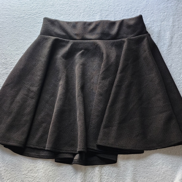 Black Skater Mini Skirt Size XS Stretchy Pull On Y2k - Picture 1 of 3